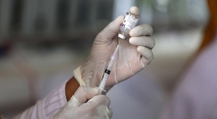 Vacuna de Oxford contra el Covid genera respuesta inmune en ancianos