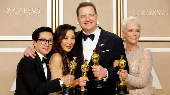 Los Oscar se rinden al multiverso de "Todo en todas partes al mismo tiempo"